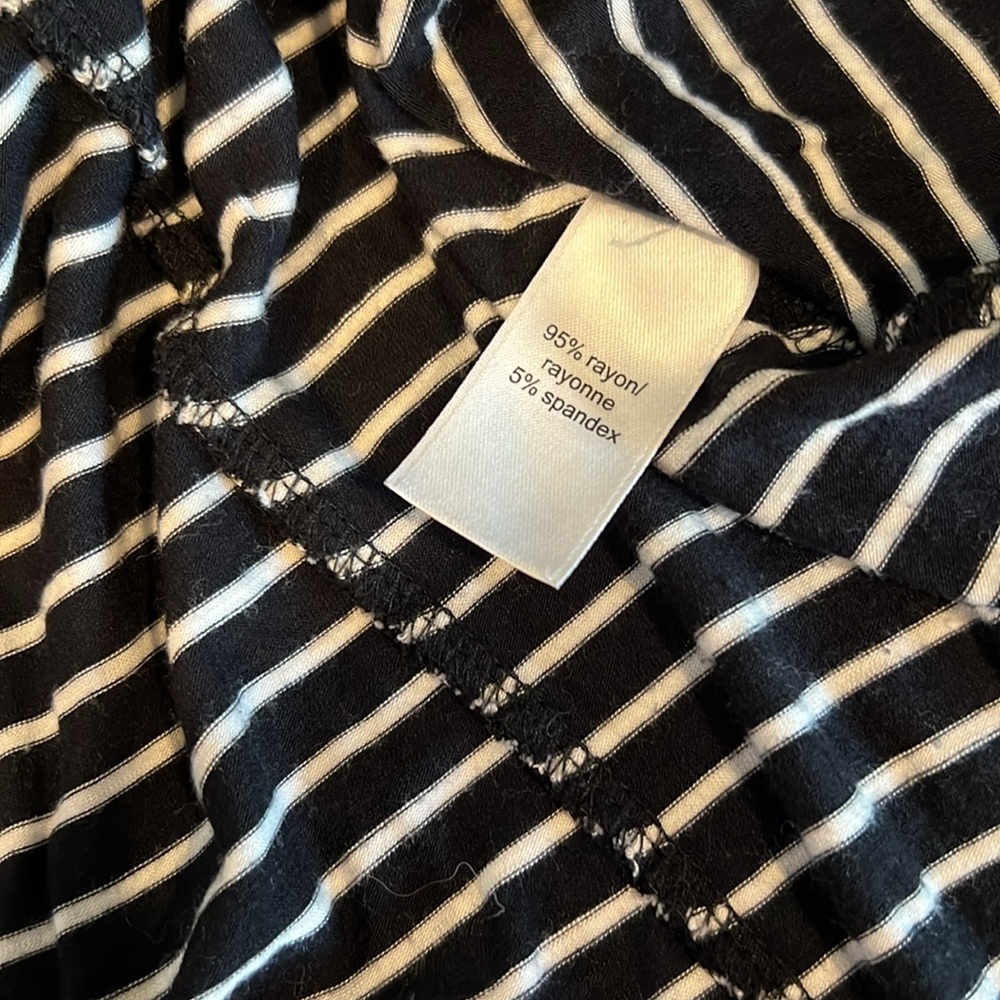 #217. 🪷Maurices Black and White long sleeve top. Tunic length. Xl - Picture 5 of 8